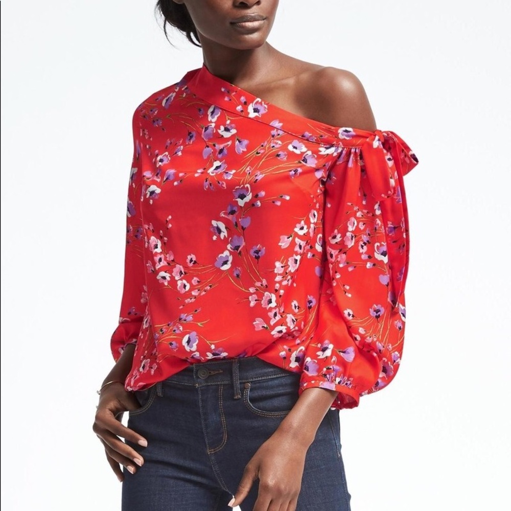 NEVER WORN Banana Republic One Shoulder Bow Top